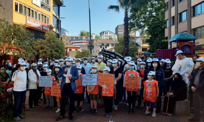 Çaycumalılar sokaklarını temizledi