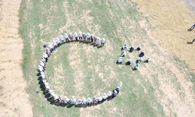 Çekmeköy’de 5 Haziran Dünya Çevre günü etkinliğine katılanlar bayrak figürü oluşturdu