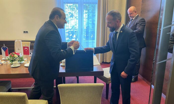 Çekya’nın Ostrava Belediyesi’nde Türk bayrağı dalgalandı