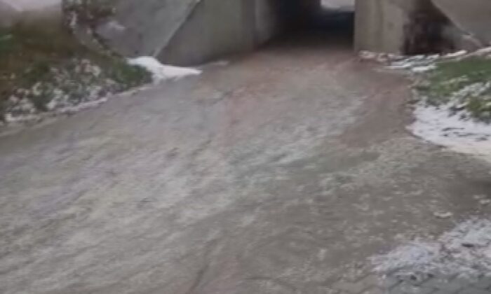 Ceviz büyüklüğünde dolu ekinlere zarar verdi