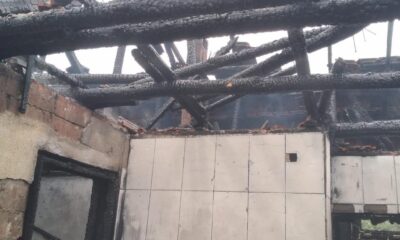 Çıkan yangın evi kullanılamaz hale getirdi