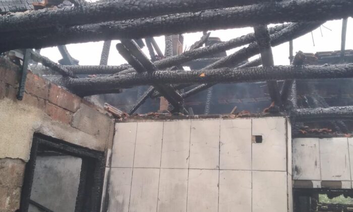 Çıkan yangın evi kullanılamaz hale getirdi