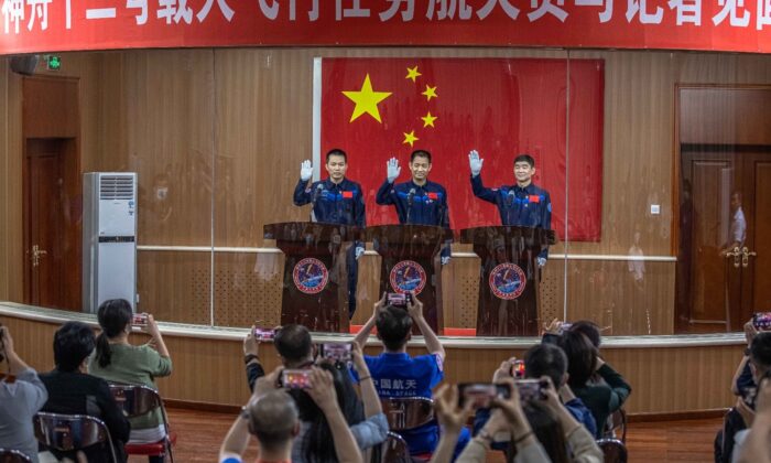 Çin, uzaya göndereceği ilk taykonot ekibini belirledi