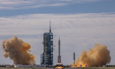 Çin, yeni uzay istasyonunda görev alacak ilk mürettebatı taşıyan Shenzhou-12’yi başarıyla fırlattı
