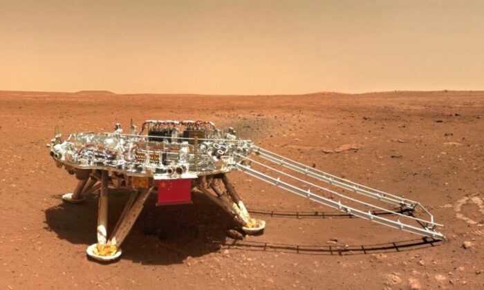 Çin’in Mars keşif aracı Zhurong, Kızıl Gezegen’den fotoğraf gönderdi