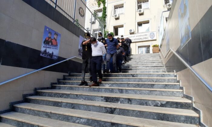 Çinli iş adamına gasp dehşeti: İş adamının üzerindeki 4 külçe altını çaldılar