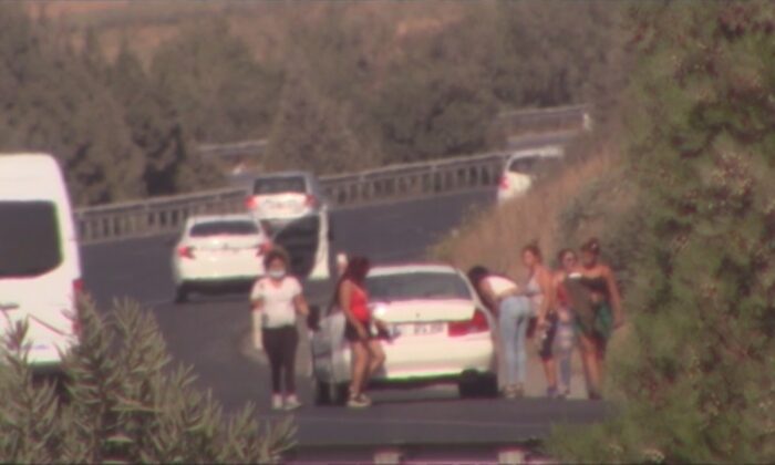 Cono kadınları “fuhuş oyunuyla” gelin arabası sürücüsünü bile soydu