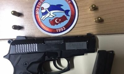 Çöp kovasına sakladığı tabanca polislerin dikkatinden kaçmadı