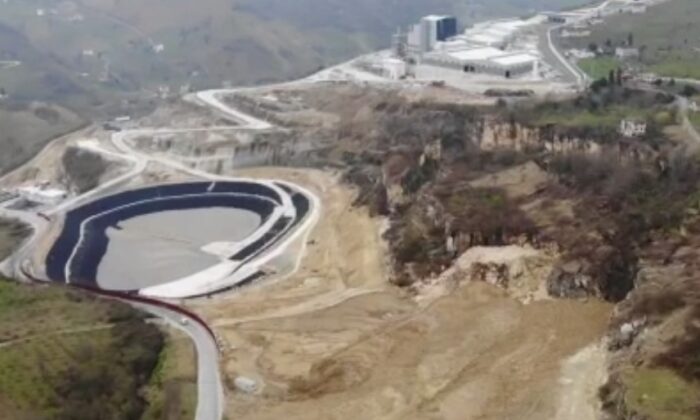 Çöp tesisindeki tonlarca çöpün içinde bebek cesedi aradılar