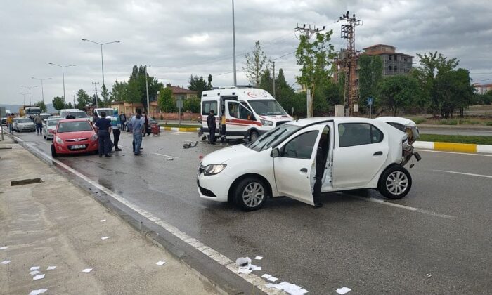 Çorum’da zincirleme kaza: 2 sağlık çalışanı yaralandı