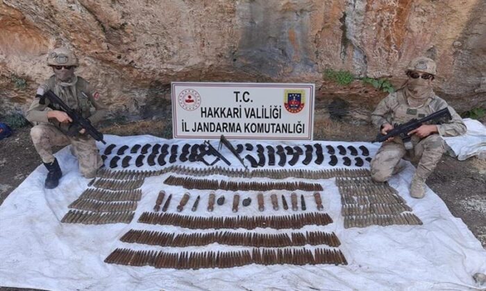 Çukurca kırsalında silah ve mühimmat ele geçirildi