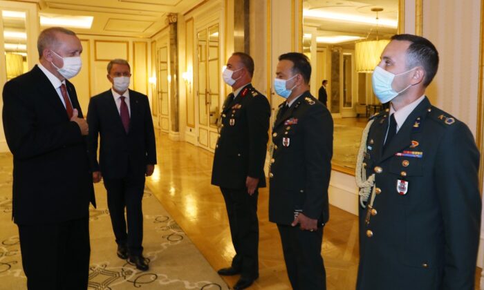 Cumhurbaşkanı Erdoğan, Azerbaycan Görev Grubu’ndaki askerlerle bir araya geldi