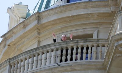 Cumhurbaşkanı Erdoğan, Bakü’de Türk taraftarları selamladı