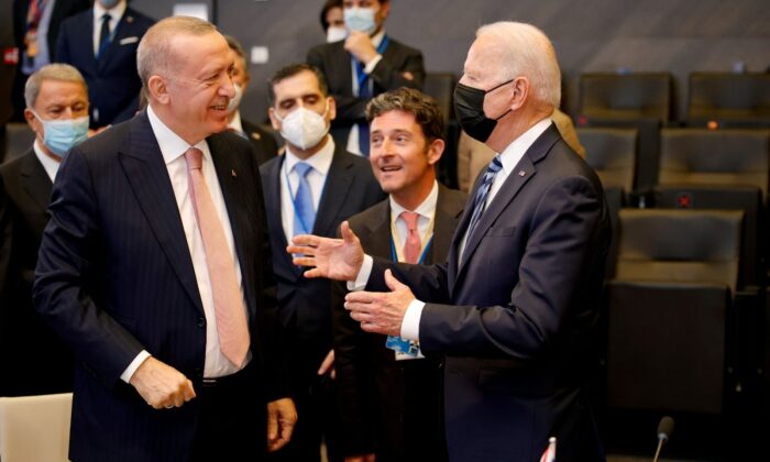 Cumhurbaşkanı Erdoğan, Biden ile sohbet etti