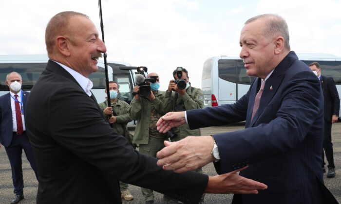 Cumhurbaşkanı Erdoğan, Fuzuli’de Aliyev tarafından karşılandı