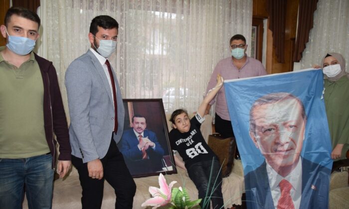 Cumhurbaşkanı Erdoğan genç kızın kendisine olan sevgisini karşılıksız bırakmadı