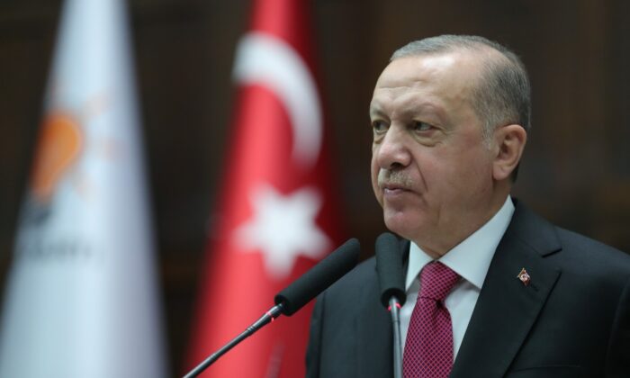 Cumhurbaşkanı Erdoğan: “Milletten umudunu kesenler, gırtlaklarına kadar iç içe girdikleri terör örgütü yetmemiş olacak ki şimdide suç örgütlerine bel bağlamış durumdalar”