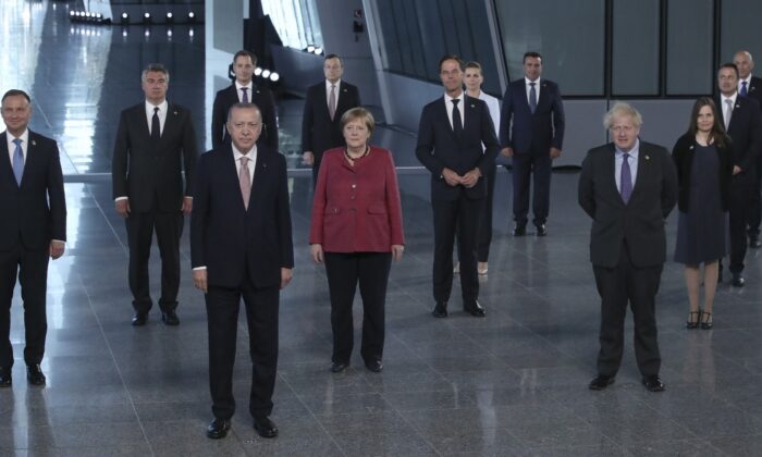 Cumhurbaşkanı Erdoğan, NATO Liderler Zirvesi’nde aile fotoğrafı çekildi