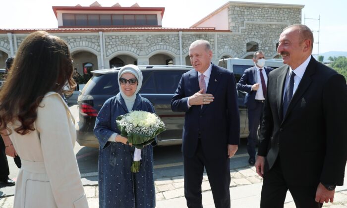 Cumhurbaşkanı Erdoğan, Şuşa’da resmi törenle karşılandı