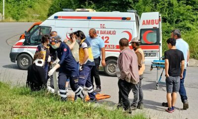 D-650 karayolunda iki otomobil çarpıştı: 3 yaralı