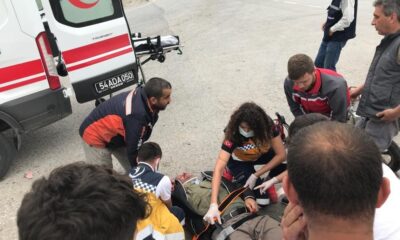 D100 karayolunda kamyonet ile motosiklet çarpıştı: 1 yaralı