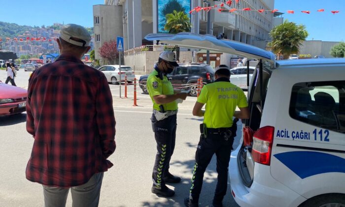 Dakikalarca polise dil döktü, hem kendisi hem de eşi böyle ceza yedi