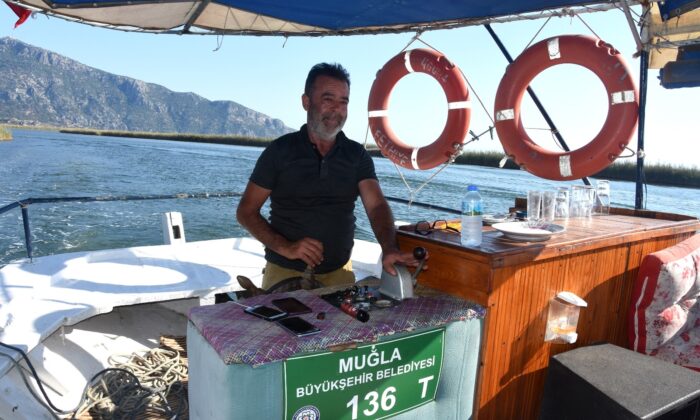 Dalyan’da sezonu gecikmeli açan tekneciler turistleri bekliyor