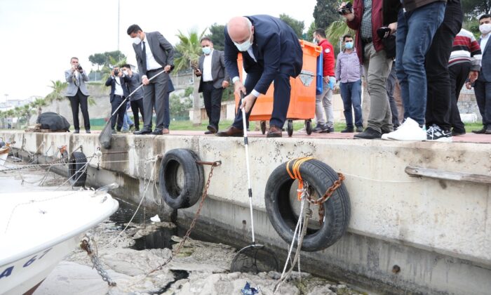 Darıca sahilinde deniz salyası seferberliği başladı