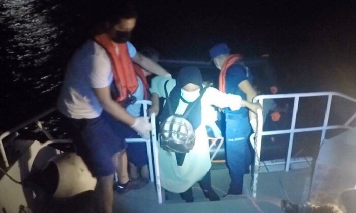 Datça’da 15 düzensiz göçmen kurtarıldı