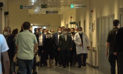 Davutoğlu konvoyunda yaralanan kazazedeleri ziyaret etti