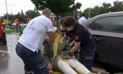 Davutoğlu’nun konvoyunda kaza: Genel Başkan Yardımcısı ve bir çocuk yaralandı