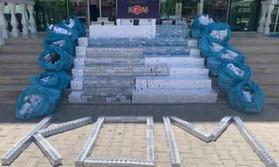 Dedektör köpek tepki verdi, bisküvi kutularından 16 bin paket kaçak sigara çıktı