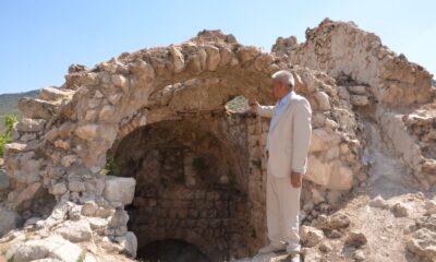 Define ararken tarihi manastır ve Hristiyan mezarlarını tahrip ettiler