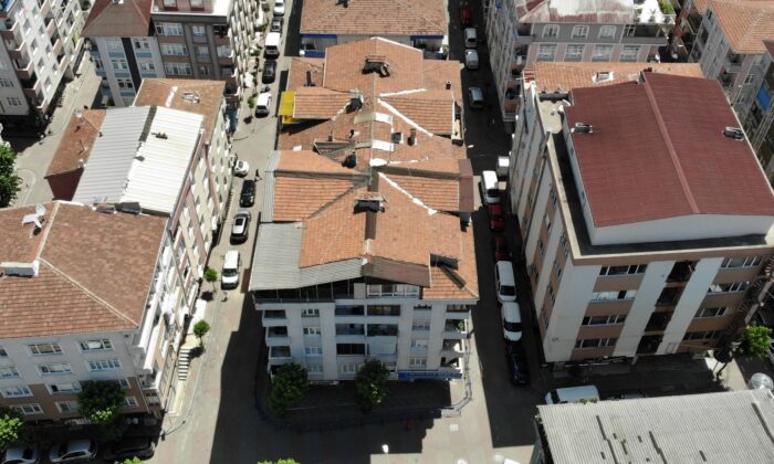 Depremden sonra mühürlenen binanın yıkım kararı çıktı