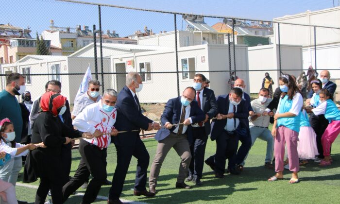 Depremzede çocuklar geleneksel oyunlarla eğlendi
