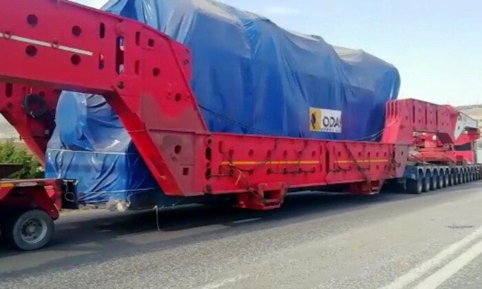 Dev trafo kontrollü bir şekilde taşındı