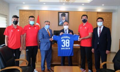 Develi Voleybol Takımı’ndan Vali Günaydın’a ziyaret
