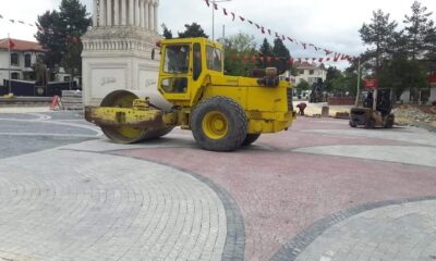 Devrekani’de ilçe meydanı yenilendi