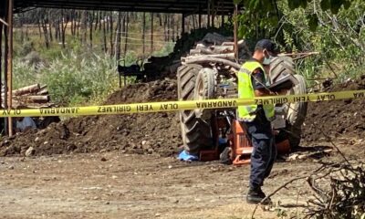 Devrilen traktörün altında kalan sürücü hayatını kaybetti