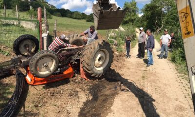 Devrilen traktörün sürücüsü yaralandı