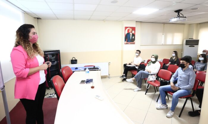 Diksiyon, sunuculuk ve spikerlik eğitimi başladı