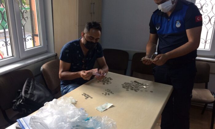 Dilenci parayı çocuk bezine sakladı