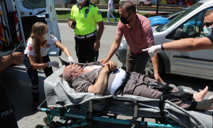 Direksiyon başında fenalaşan sürücünün son refleksi muhtemel faciayı önledi