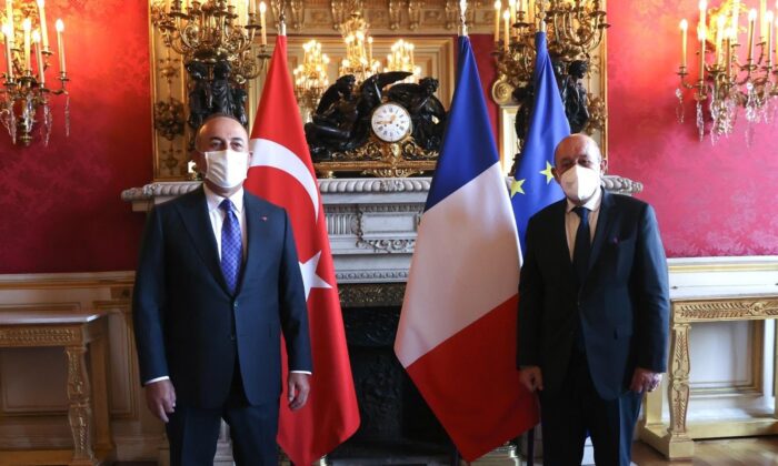 Dışişleri Bakanı Çavuşoğlu, Fransız mevkidaşı Le Drian ile görüştü