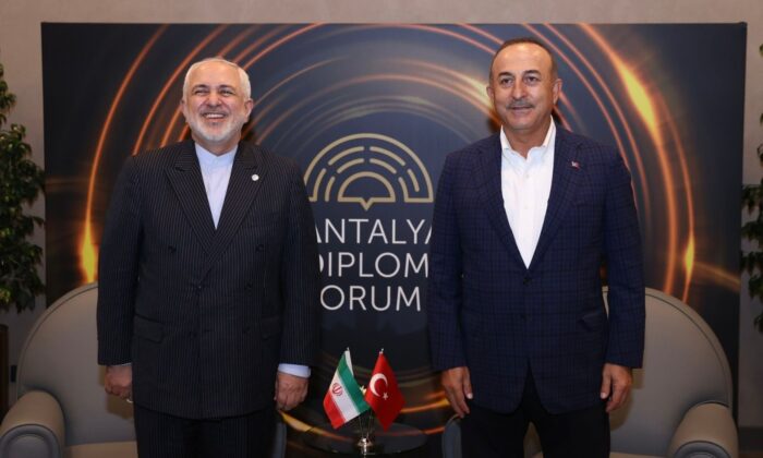 Dışişleri Bakanı Çavuşoğlu’nun diplomasi trafiği