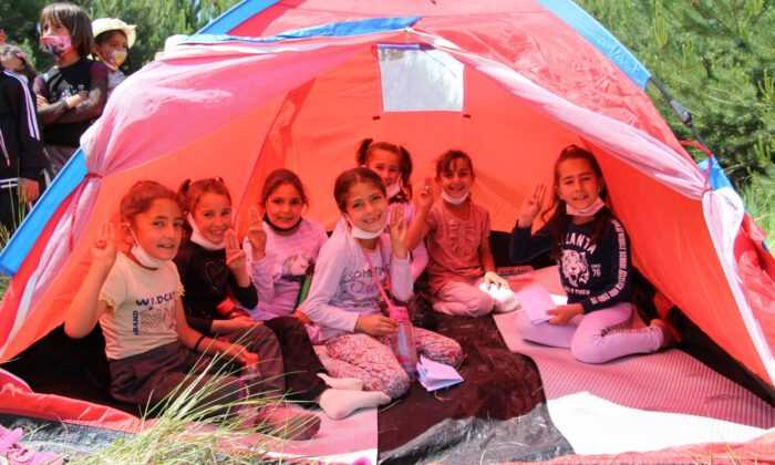 Diyadin’de öğrenciler ilk defa doğada kamp heyecanı yaşadı
