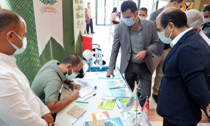 Diyarbakır’da ambalaj atığı getirene fidan hediye edildi