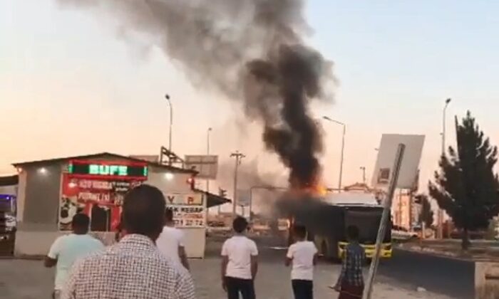 Diyarbakır’da şehir içi toplu taşıma aracında korkutan yangın