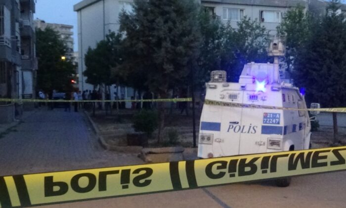 Diyarbakır’da sokak ortasında silahlı çatışma: 4 yaralı