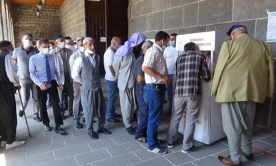 Diyarbakır’da vatandaşlar randevusuz aşı olmak için sıraya girdi